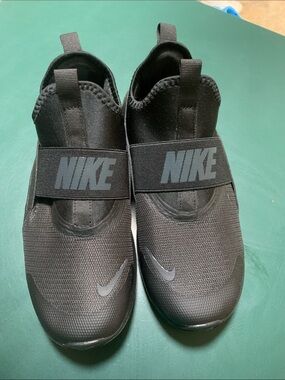 Nike Black Slip-On Athletic Sneakers with Tonal Swoosh
